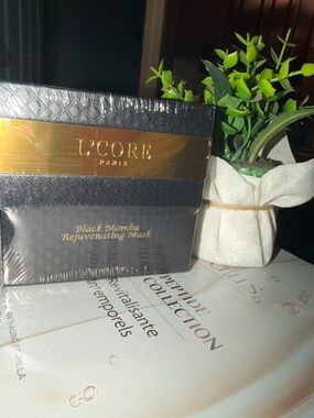 L'Core Paris Black Mamba Rejuvenating Mask - Black